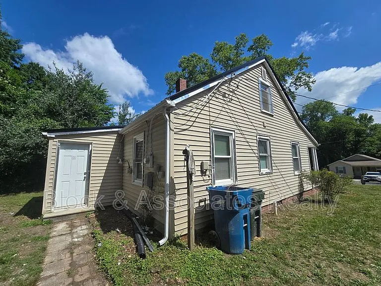 330 Stratford Rd — Photo 12