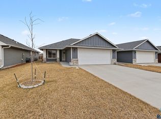 1032 NE 11th St, Madison, SD 57042