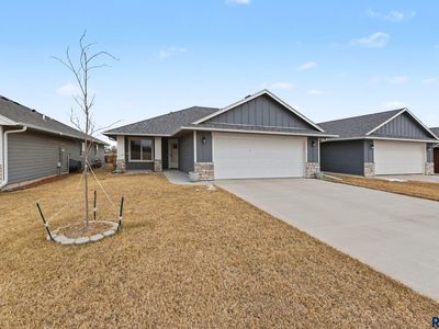 1032 NE 11th St, Madison, SD, 57042