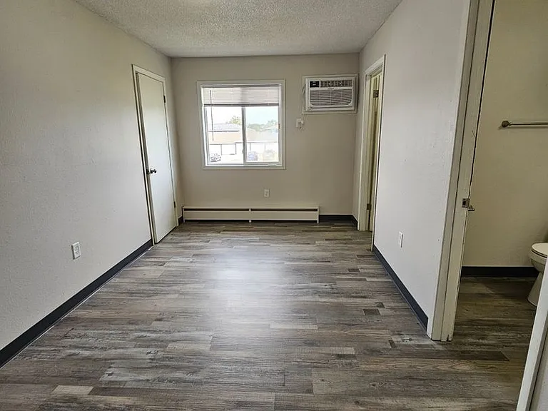 Cedar Rapids 444-Unit (Southview) — Photo 11