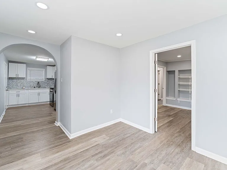 9946 Algiers Rd — Photo 2
