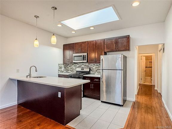 2nd image of 209-211 Main St #2N