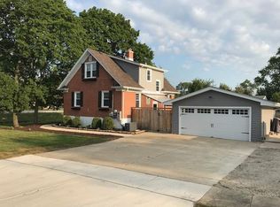 564 W Harding Rd, Lombard, IL 60148