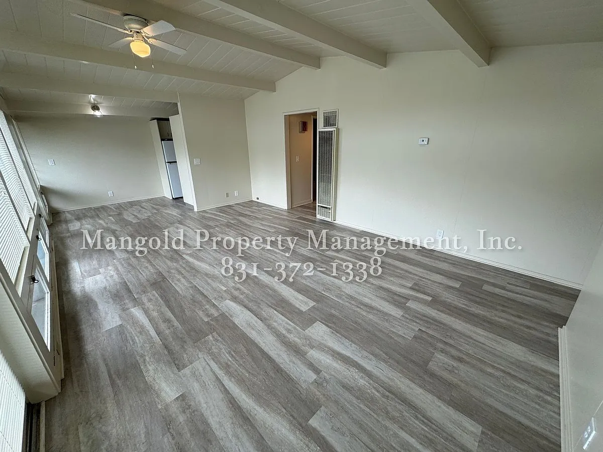 Building Photo - 561irv