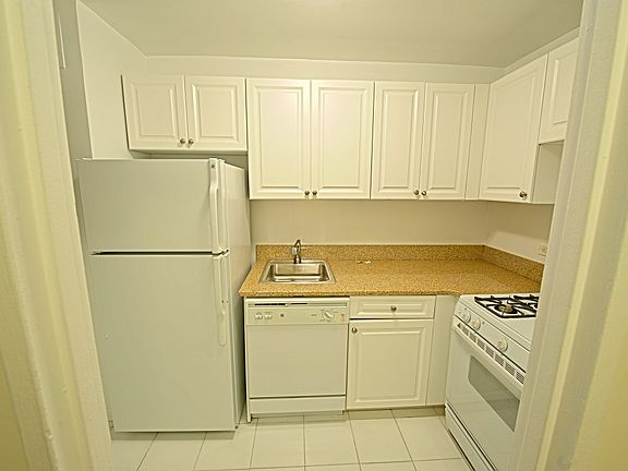 5th image of 210 W 89th St APT 9M