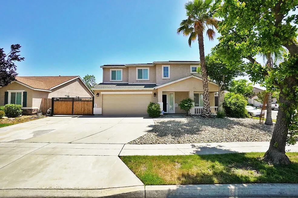 3644 N Laverne Avenue photo 1