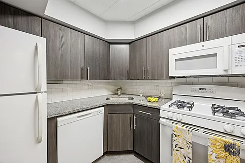 Leverington Court Apartments Photo 1