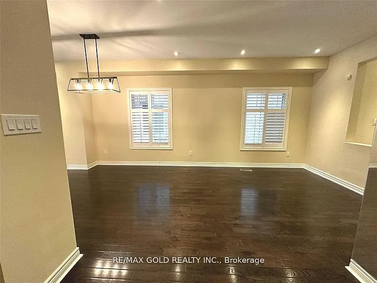 471 Meadowridge Ct — Photo 6
