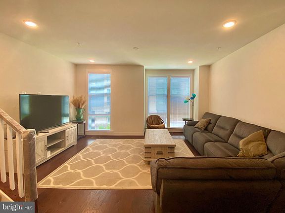 3rd image of 13364 Sherwood Park Ln