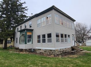 421 7th Ave, Rochelle, IL 61068