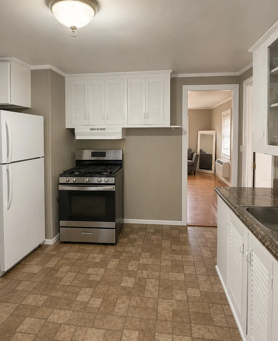 2 bed, 1.0 bath, 2391 sqft, $1,900 — Photo 2