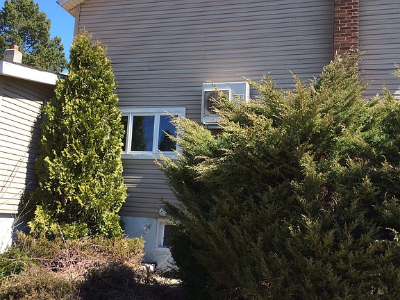 5th image of 19 Andrewsville St