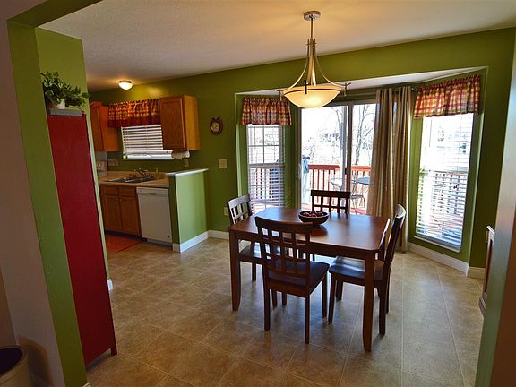 5th image of 10729 Fremont Dr