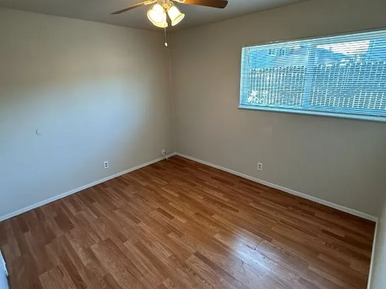 586 Berry Ave — Photo 6