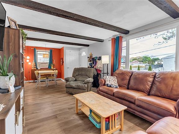 4th image of 125 Waterman Ave