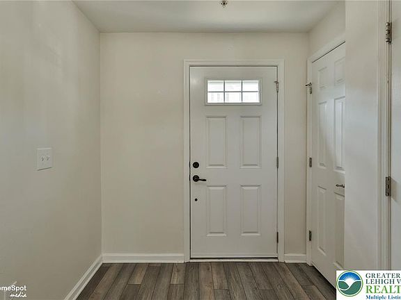 4th image of 16 Red Rose Ln