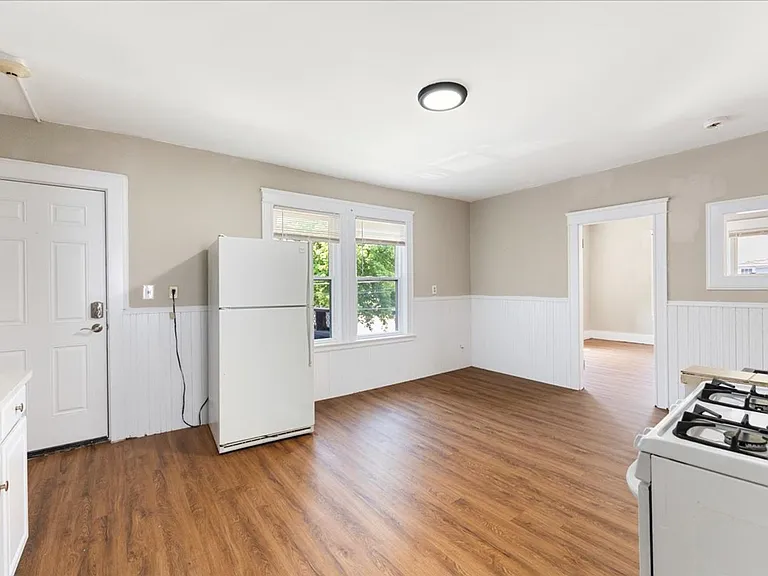 425 Wood Ave #427 — Photo 12