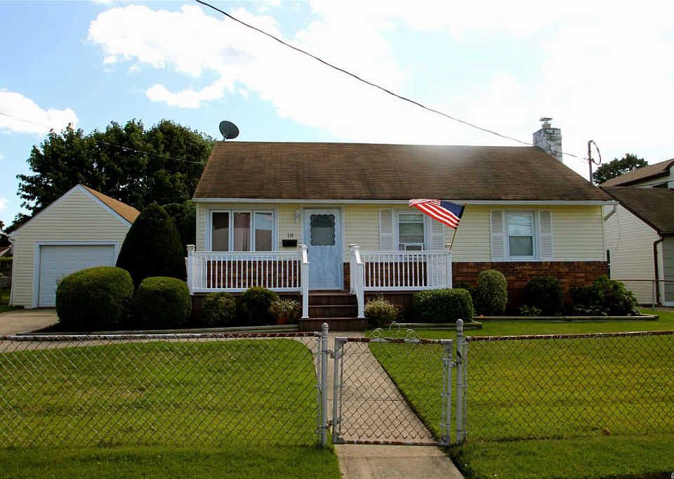1st image of 18 Parkdale Dr