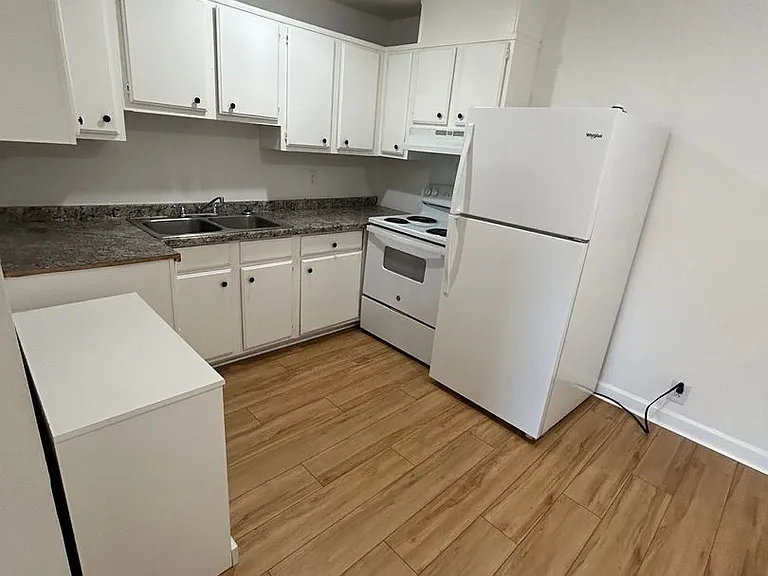 405 Oak Street — Photo 8