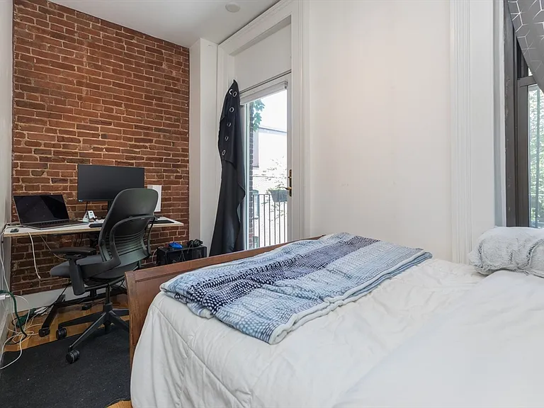 1662 Washington St #4 — Photo 10