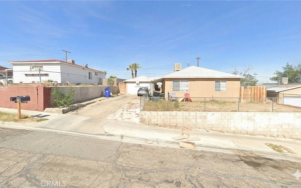 1st image of 322 Maxine Ave