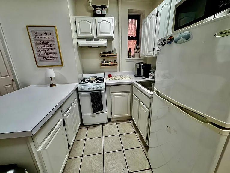 435 E 75th St #7 — Photo 21