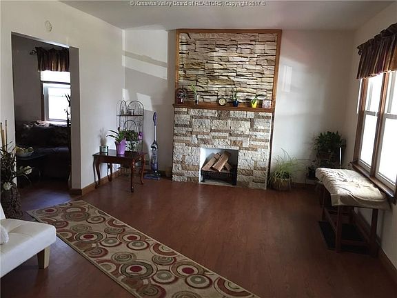 2nd image of 200 N Park Dr