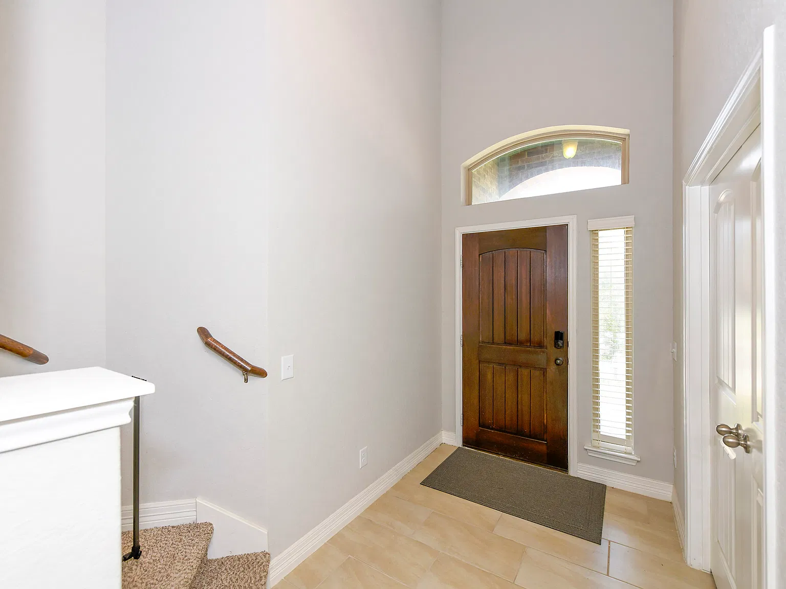 5 bed, 3.5 bath, 2487 sqft, $2,395 — Photo 4