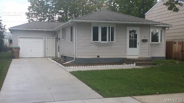 1st image of 9 Monterey Ln