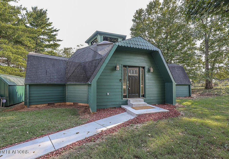 1st image of 833 Mimosa Heights Dr