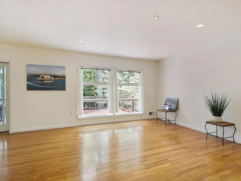 1397 Canterbury Way — Photo 18