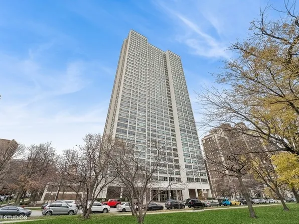 1700 E 56th St APT 1708, Chicago, IL 60637