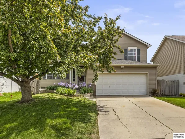 13021 Vernon Ave, Omaha, NE 68164