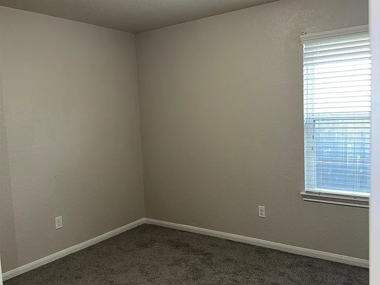 2227 Sanders Brook Dr — Photo 10