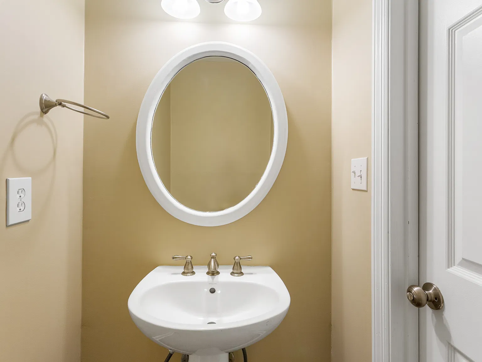 2 bed, 2.5 bath, 1280 sqft, $1,800 — Photo 2