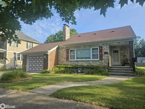 1035 Walnut St, Webster City, IA 50595