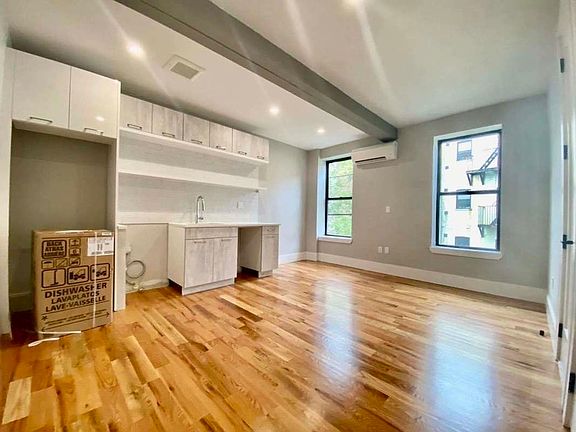 5th image of 245 Sullivan Pl #Dd8