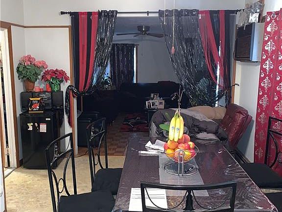4th image of 10 Parker St