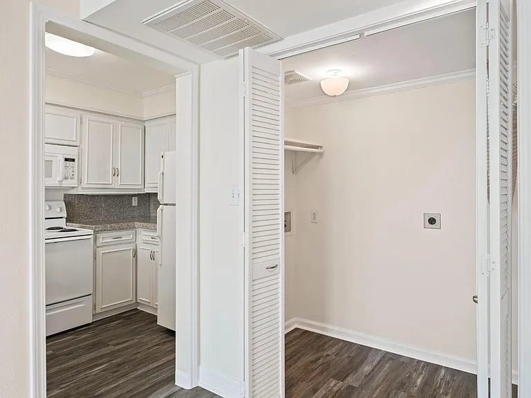 Utility closet does have a full size washer and dryer not shown in this photo.
