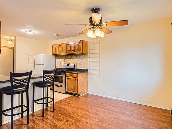 5th image of 2614 N Windsor Dr Unit 201