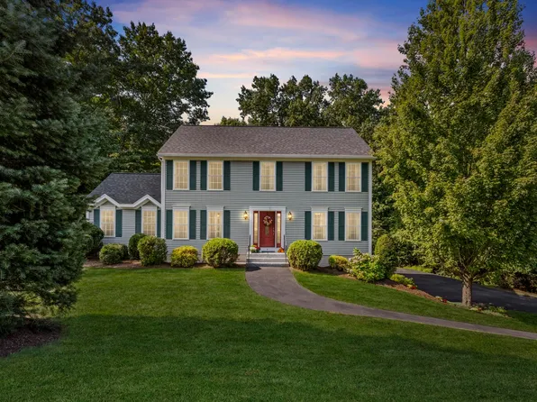 7 Greystone Terrace, Hooksett, NH 03106