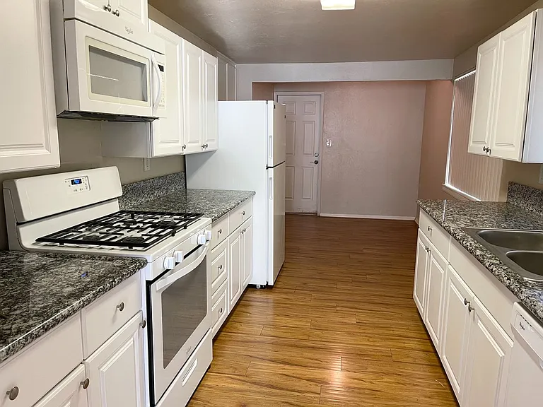 3109 Occidental St — Photo 3