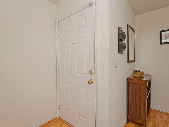 4th image of 1383 Heatherwood Ln