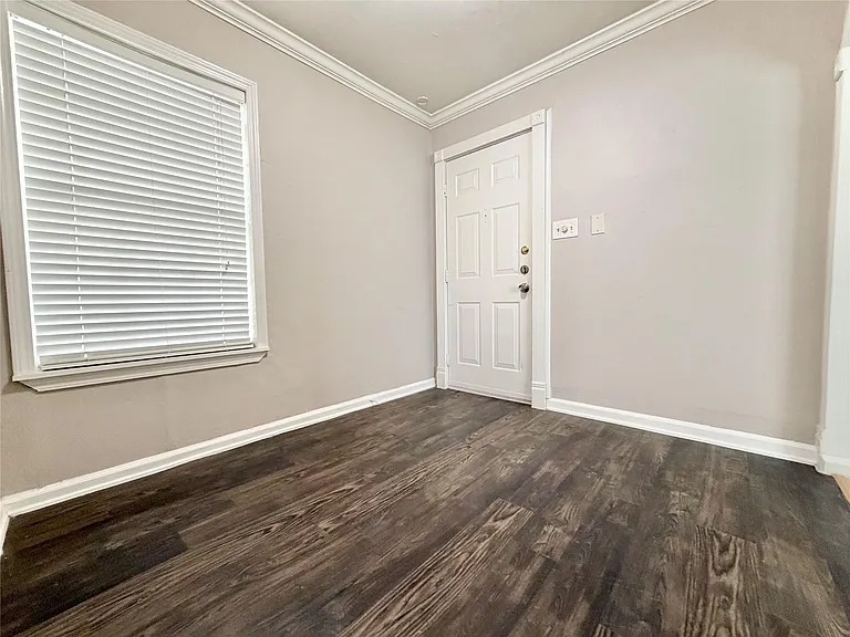 218 W 15th St #L — Photo 2