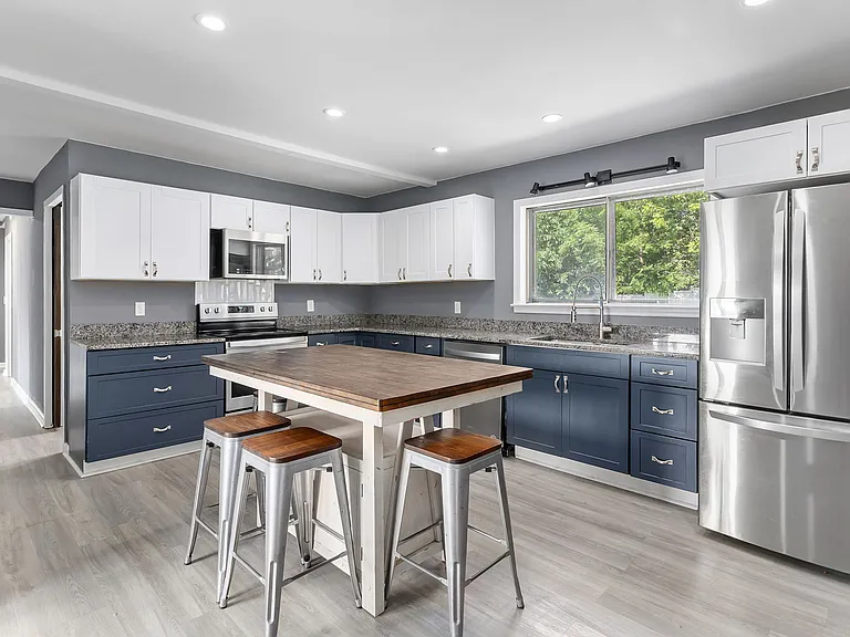 47 Moore Dr — Photo 8