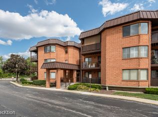 6401 Clarendon Hills Rd APT 114, Willowbrook, IL 60527