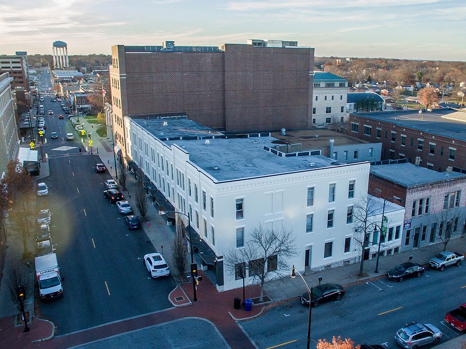 1st image of 821 E Walnut St #306