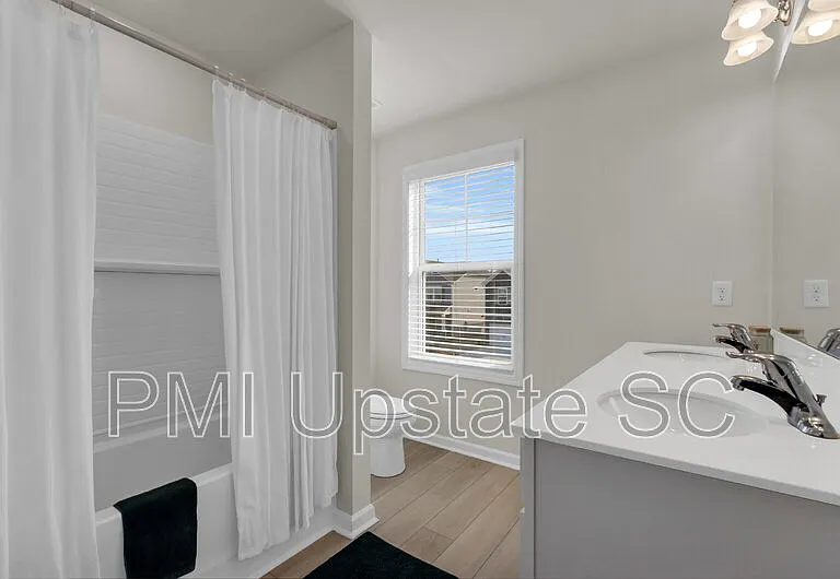 1110 Silverbend Trl — Photo 20