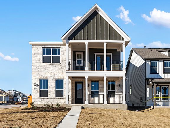 Lariat - Raven Interior Image 1
