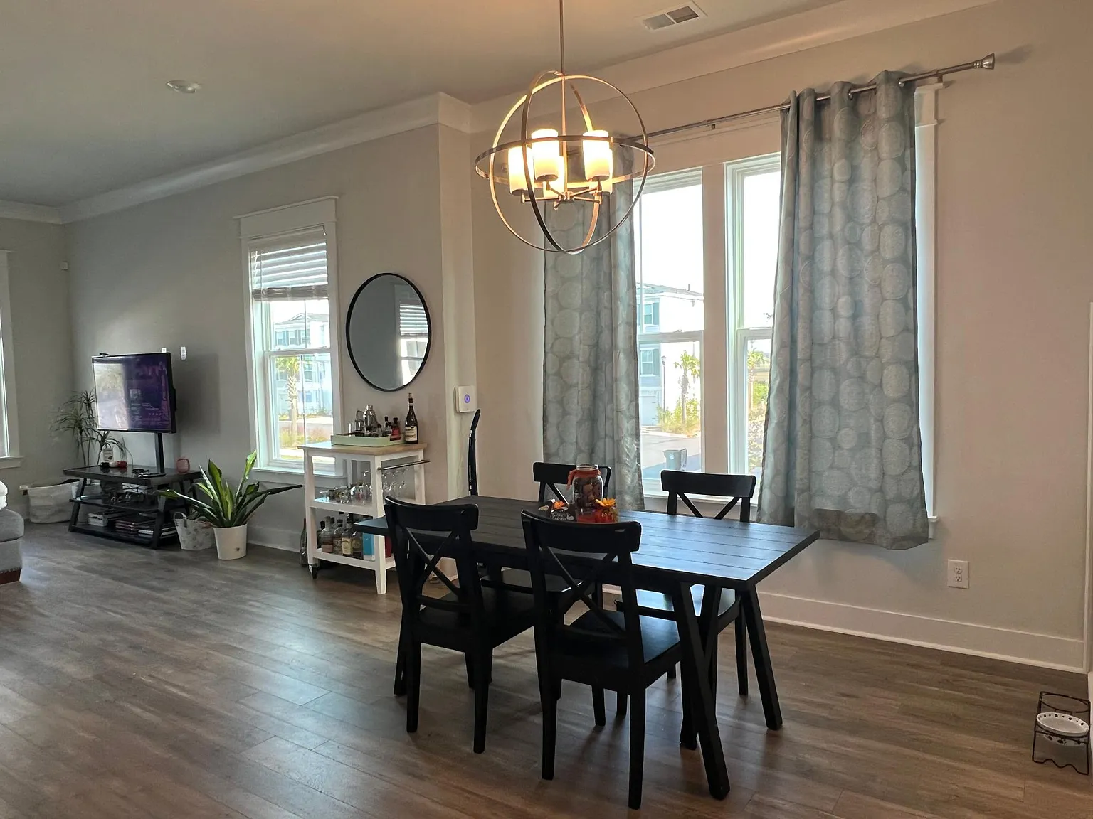 3 bed, 2.5 bath, 1897 sqft, $3,400 — Photo 2